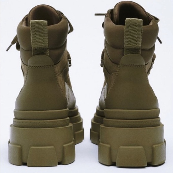 Hiking boots - Picture 3 of 5